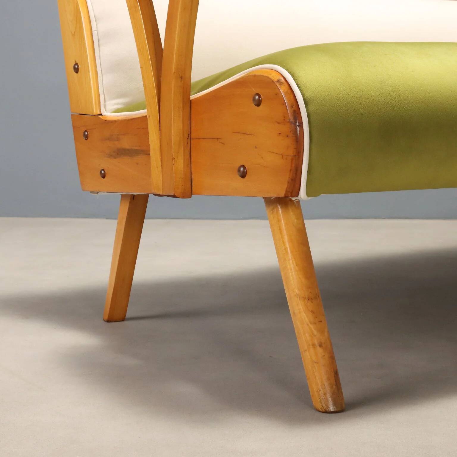 Vintage two-tone velvet and beech wood canapé, Italian design, 1950s.