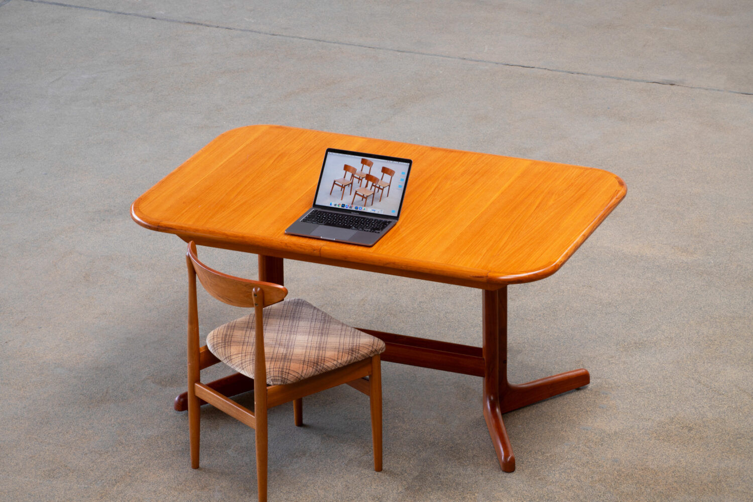 Scandinavian table in teak 1960