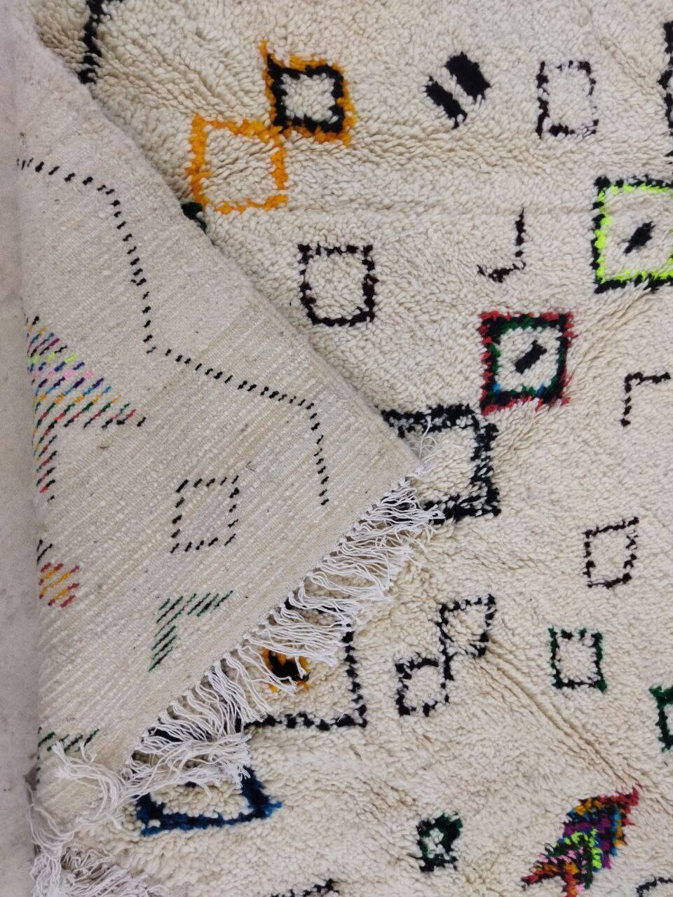 Handmade moroccan berber rug 250 x 153 cm