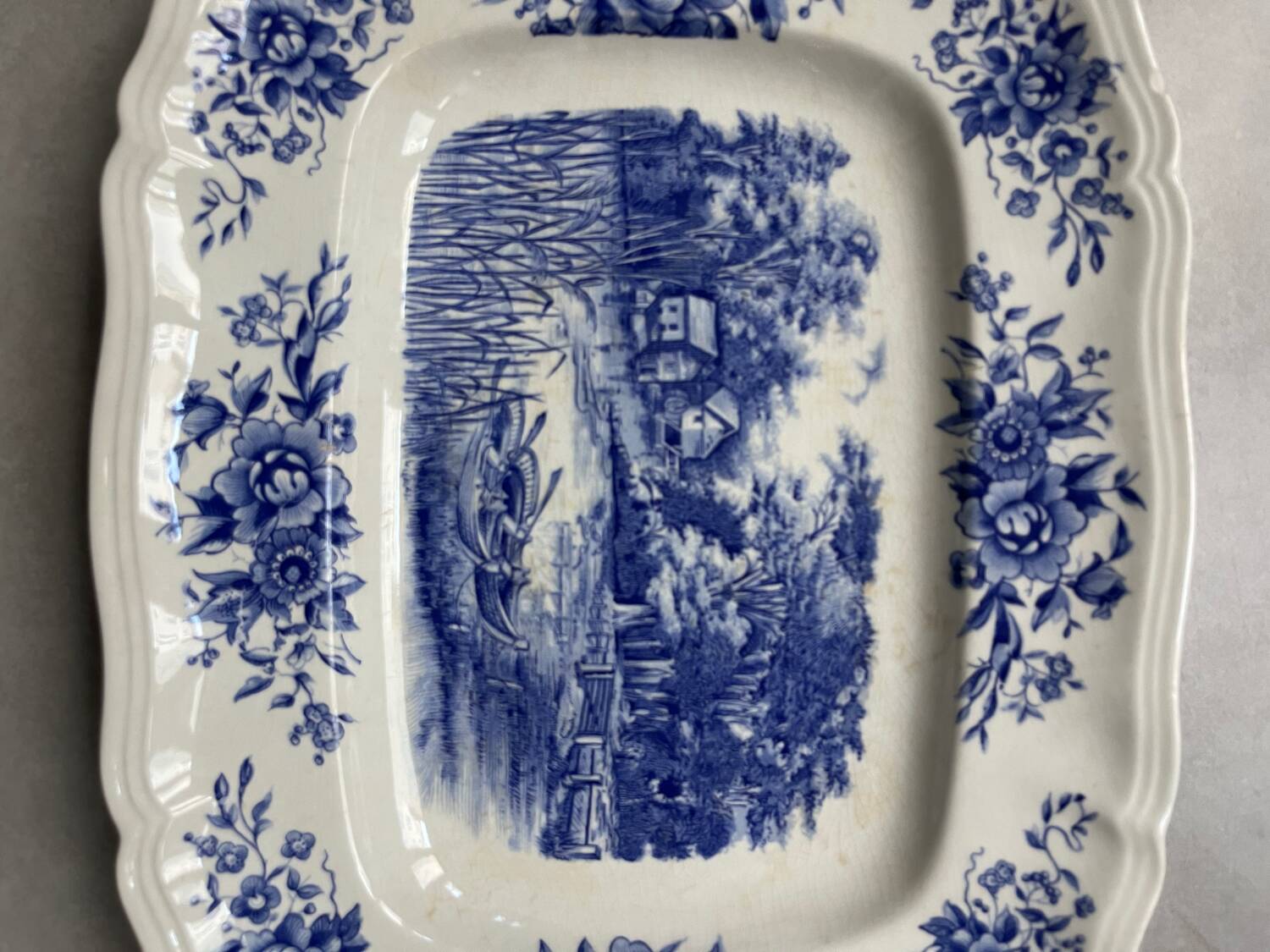 “Romantic” Sarreguemines serving dish