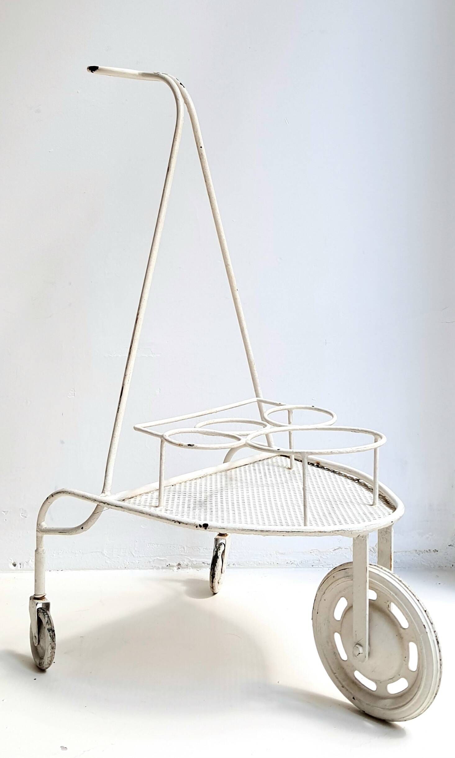 Serving / Rolling bar in white lacquered perforated metal in the style of Matégot Vintage from the 1950s