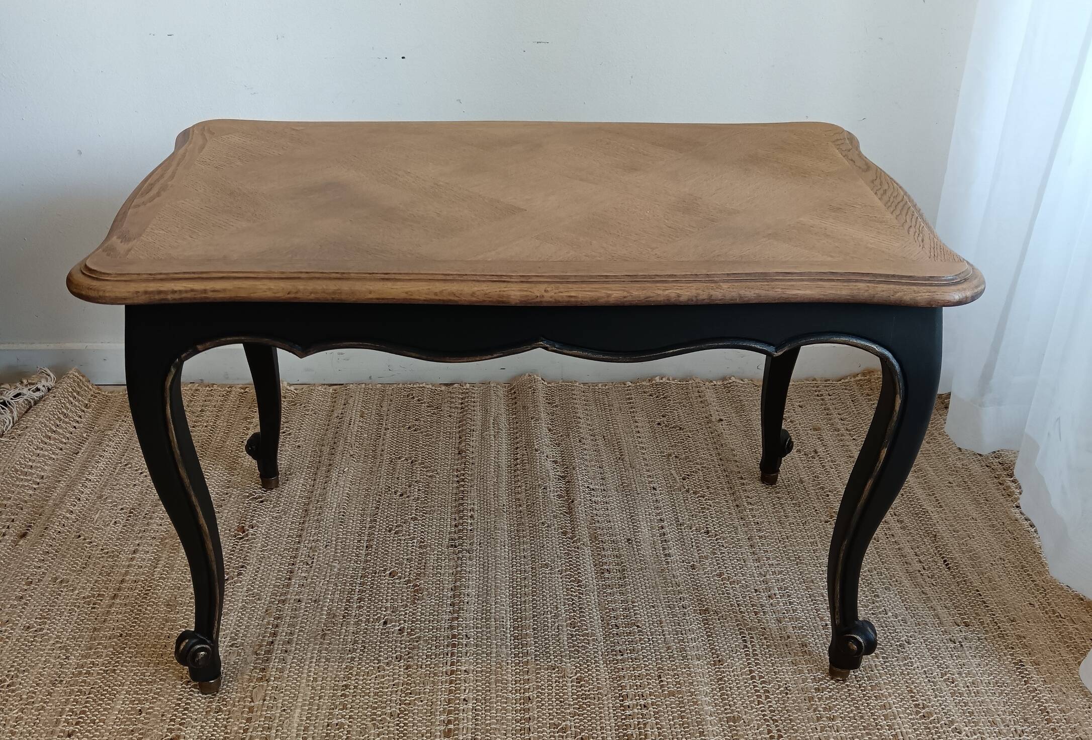Table de salon noire et bois style Louis XV