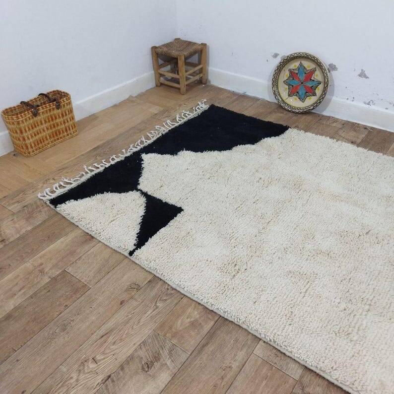 Moroccan wool rug 250cm x 150cm