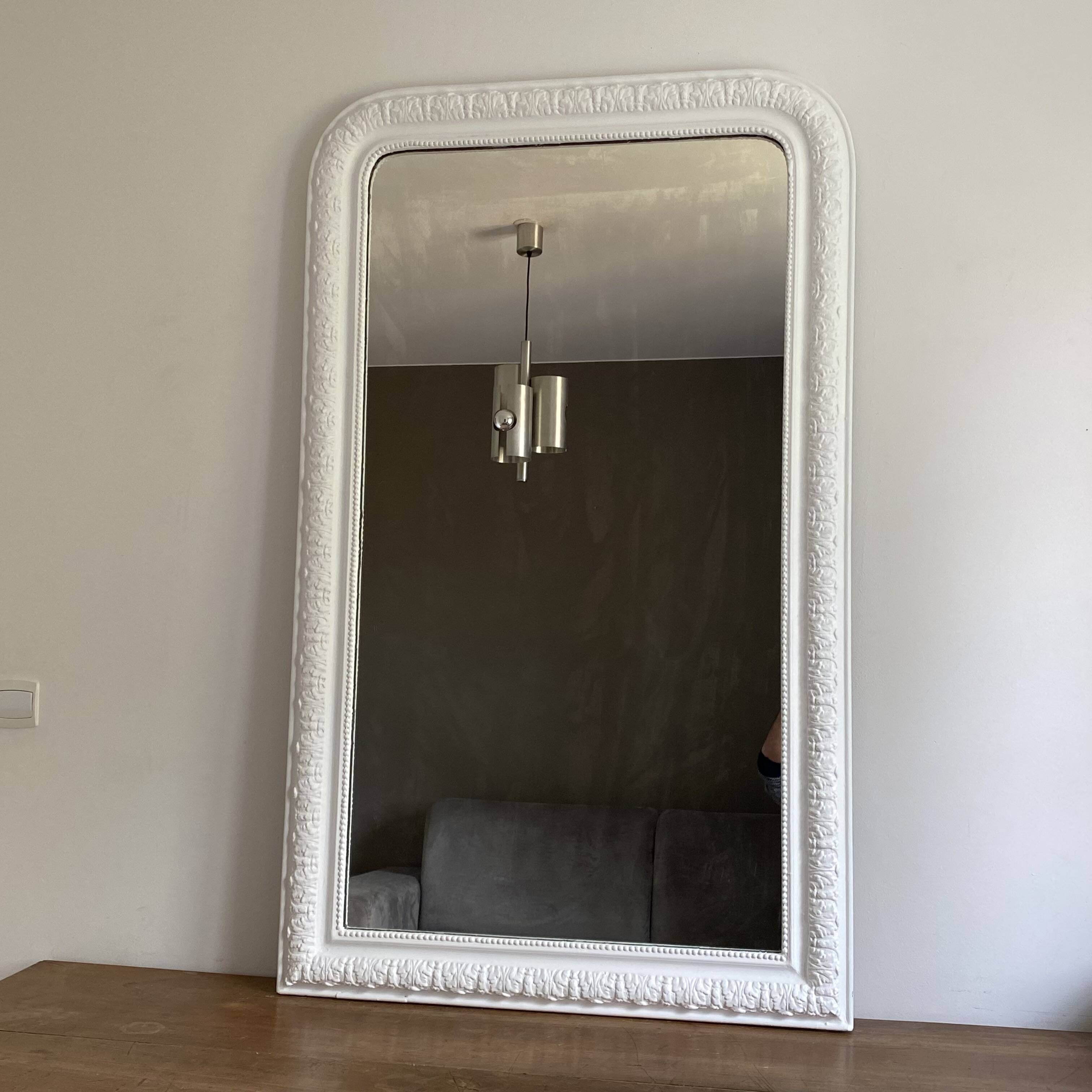 Louis Philippe mirror from the late 19th century. 140x85. White.