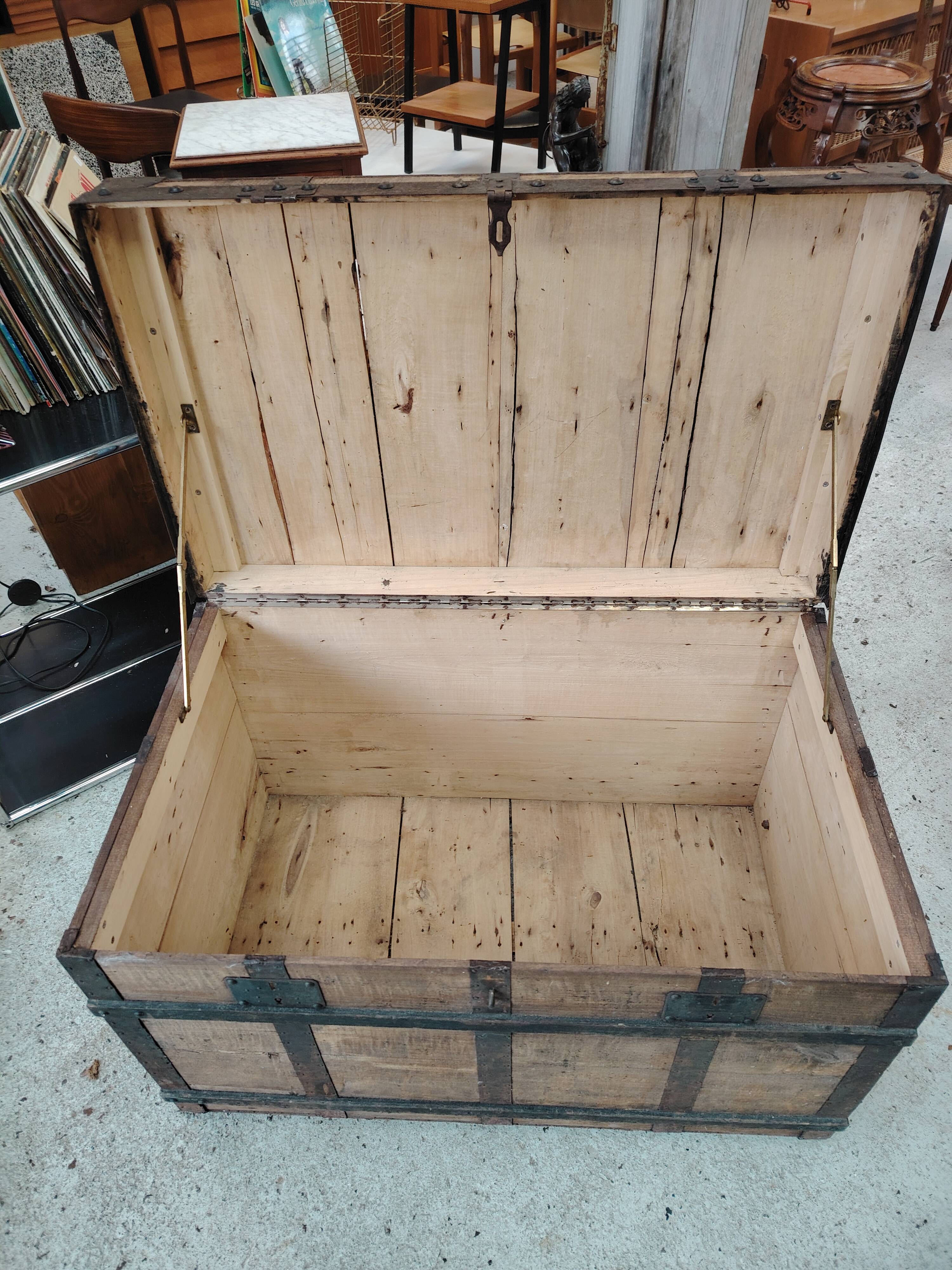 Large Vintage Travel Trunk - Locksmith Léopold Habert – 1920