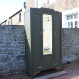 Art Deco wardrobe with three doors – Kaki Barda (Liberon)