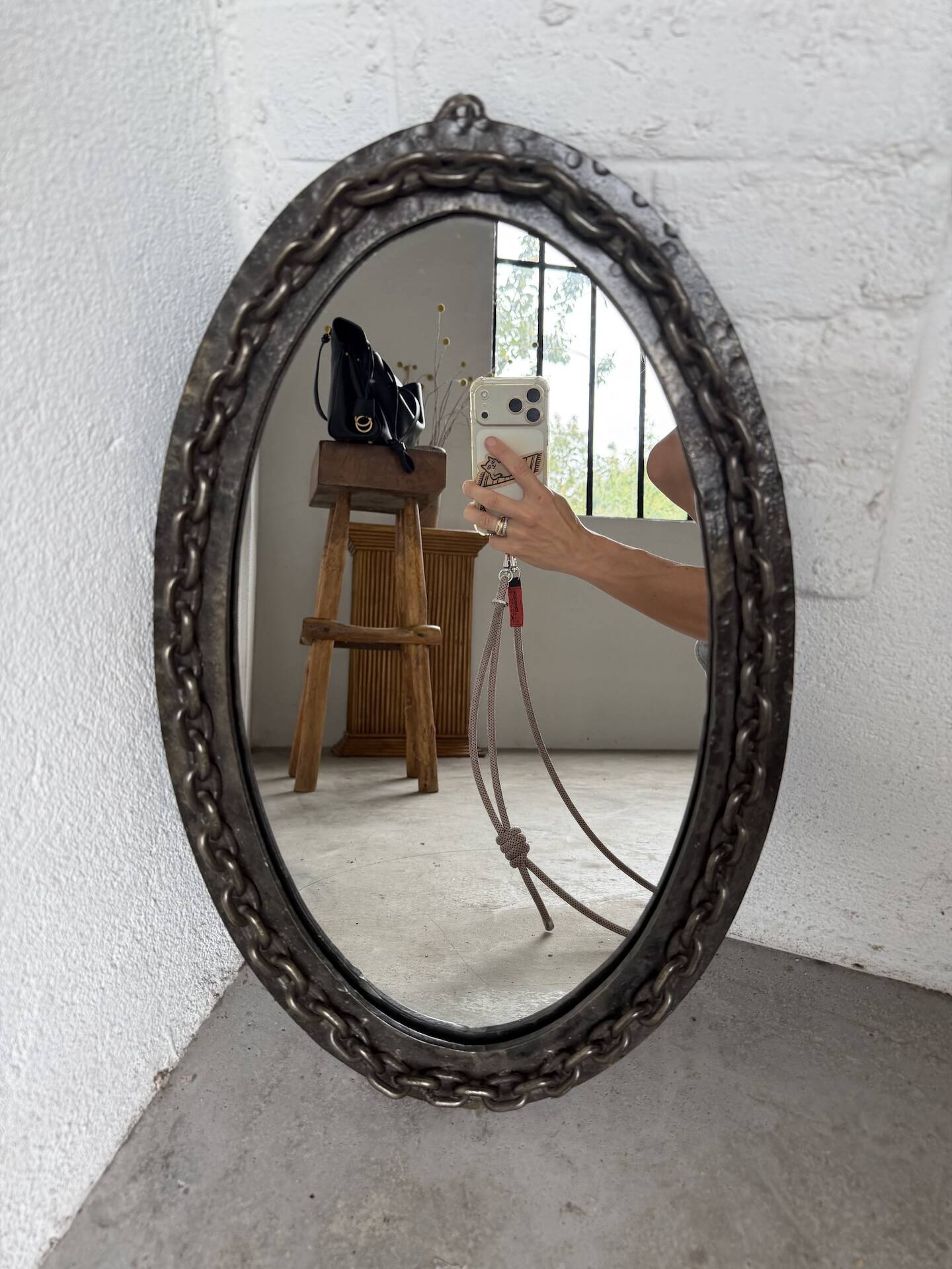 Miroir brutaliste ovale « chaine » 1950