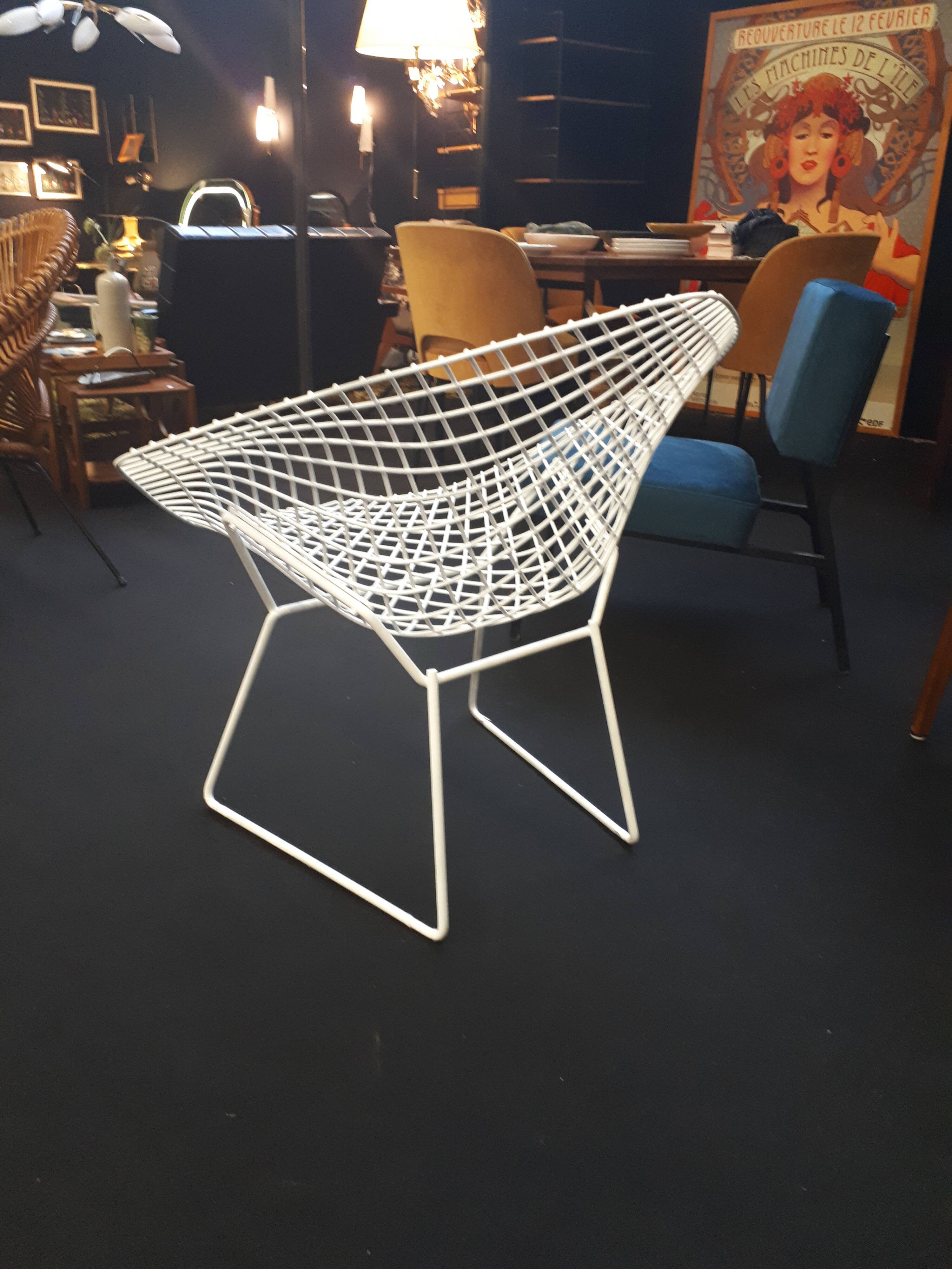 Bertoia Diamond armchair