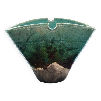 Vase evantail en raku turquoise