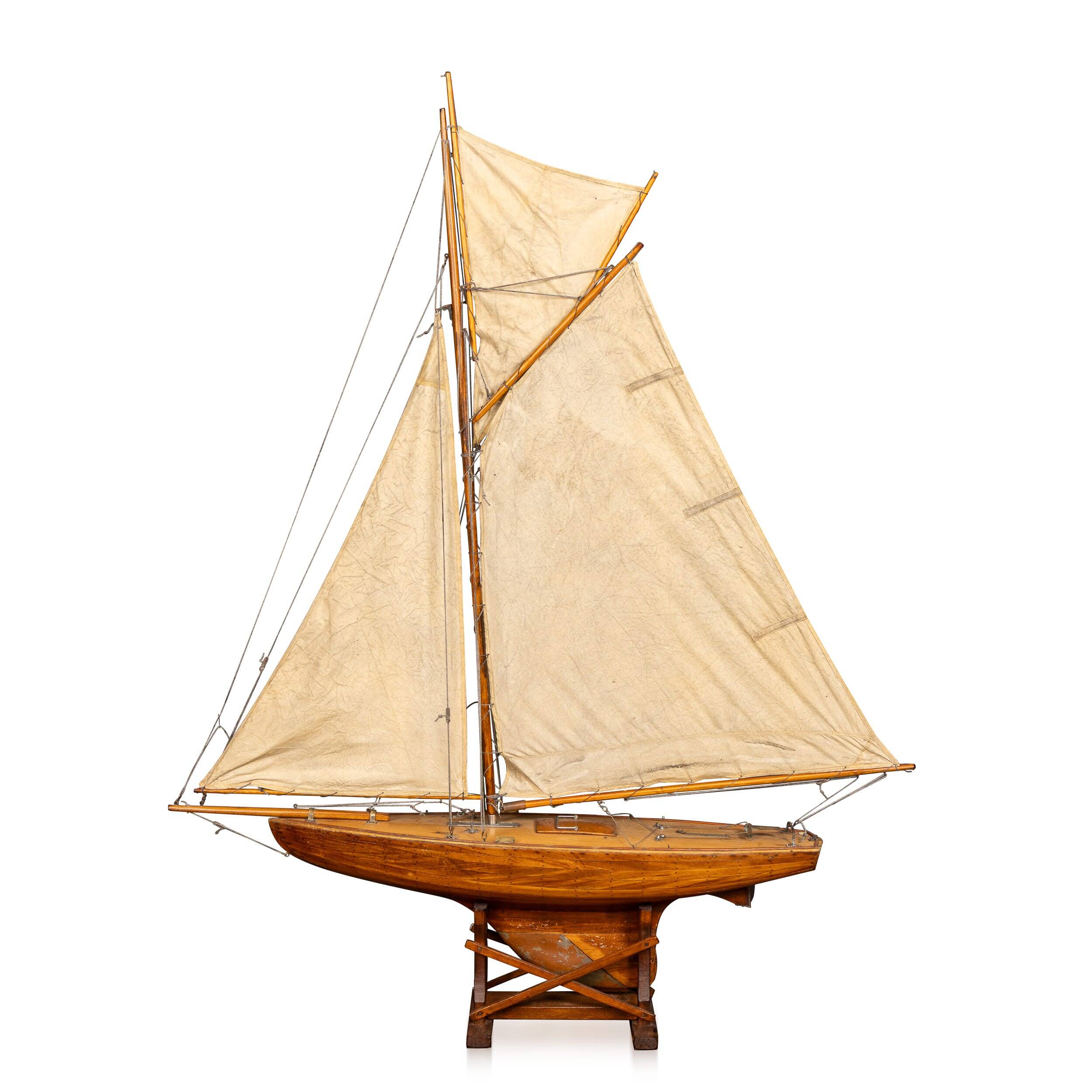 Vintage 20thC English Carved Hull Pond Yacht c.1930