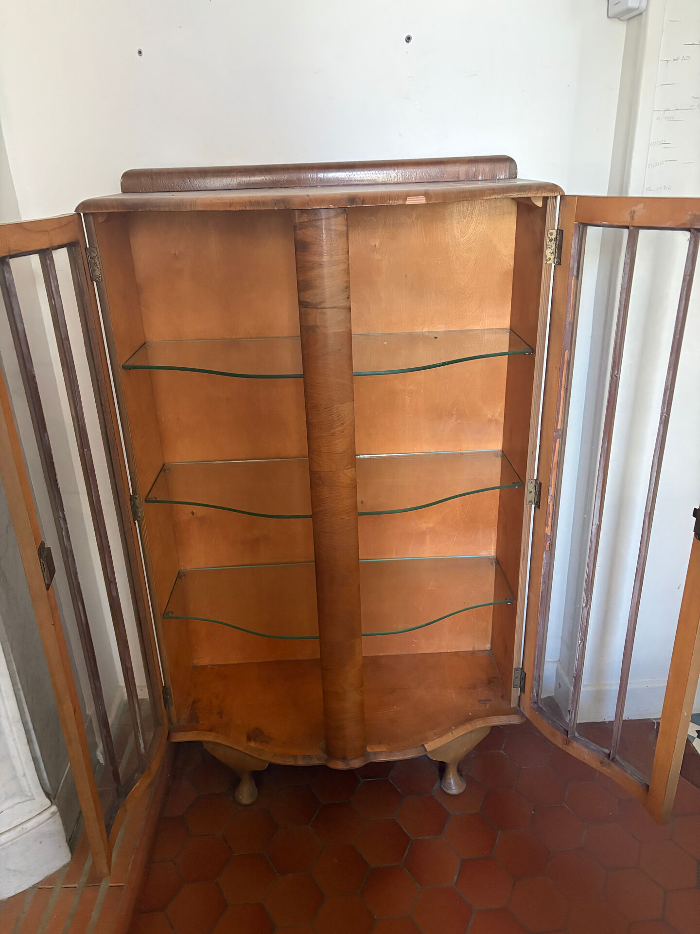 Vitrine anglaise Galbée