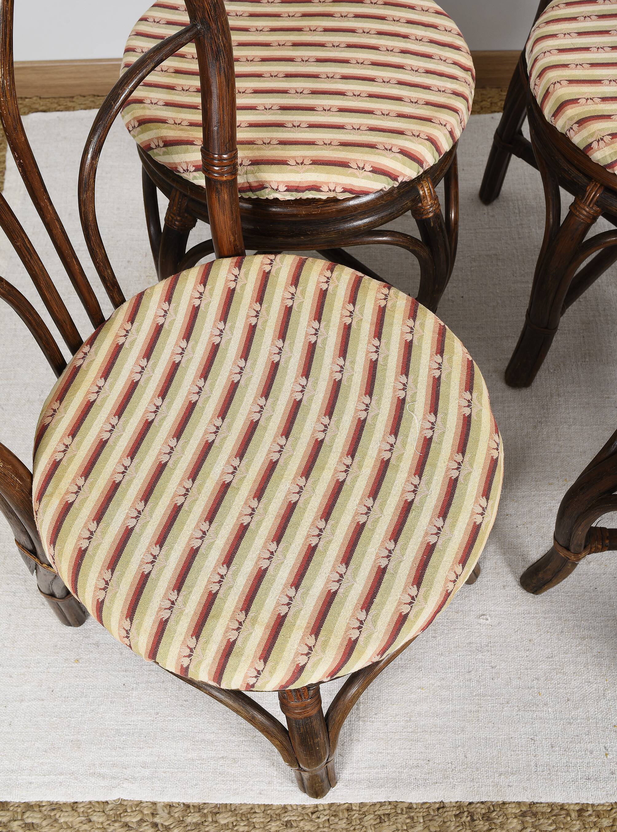 Set of 4 turned wicker chairs, vintage.