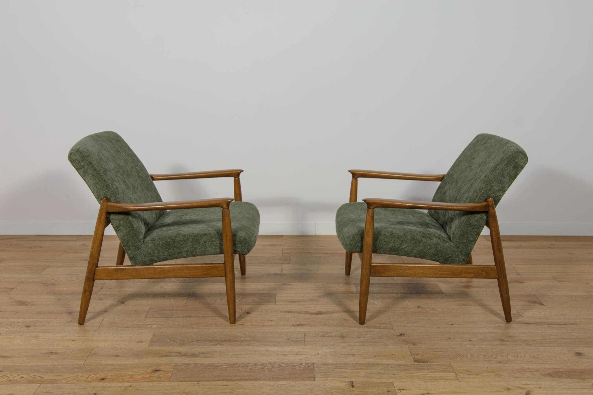 Mid-Century GFM-64 Armchairs by Edmund Homa for Gościcińskie Furniture Factory, Poland, Set of 2