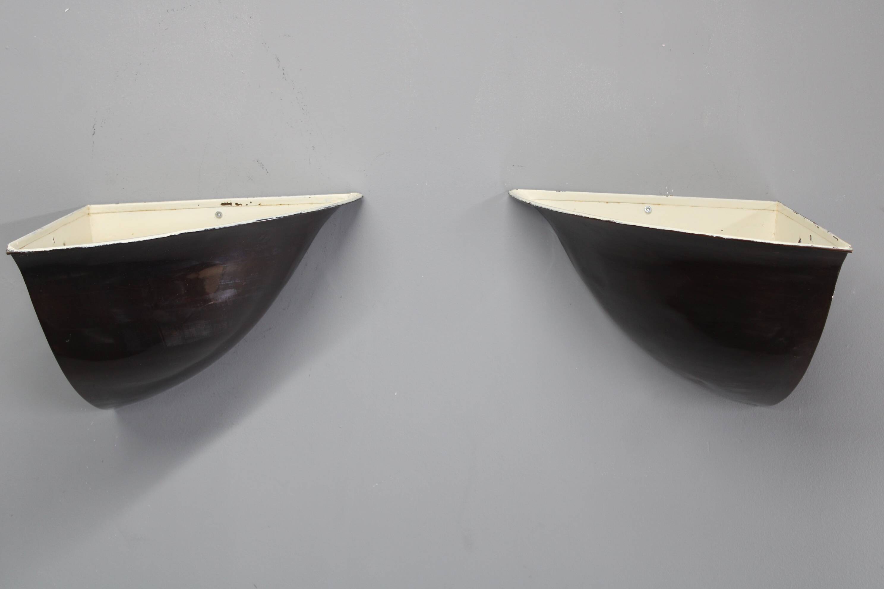 Art Deco corner wall sconces in patinated copper, 1930s