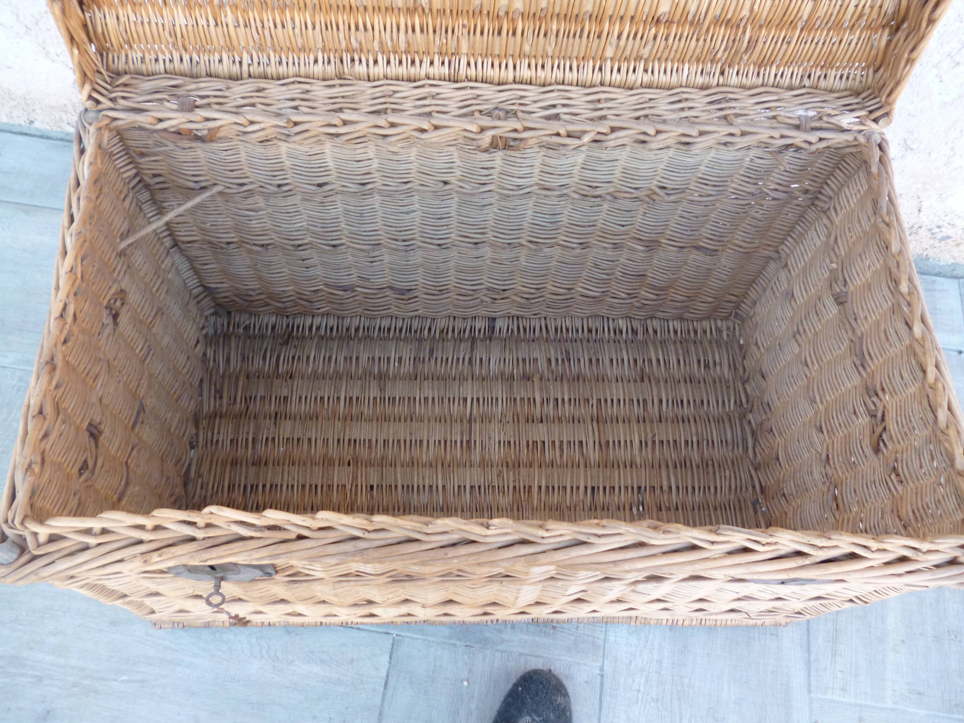 Handle trunk with keys by Beaumont Paris