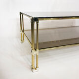 Table basse à deux niveaux en laiton Hollywood Regency Verre fumé en or des années 1970