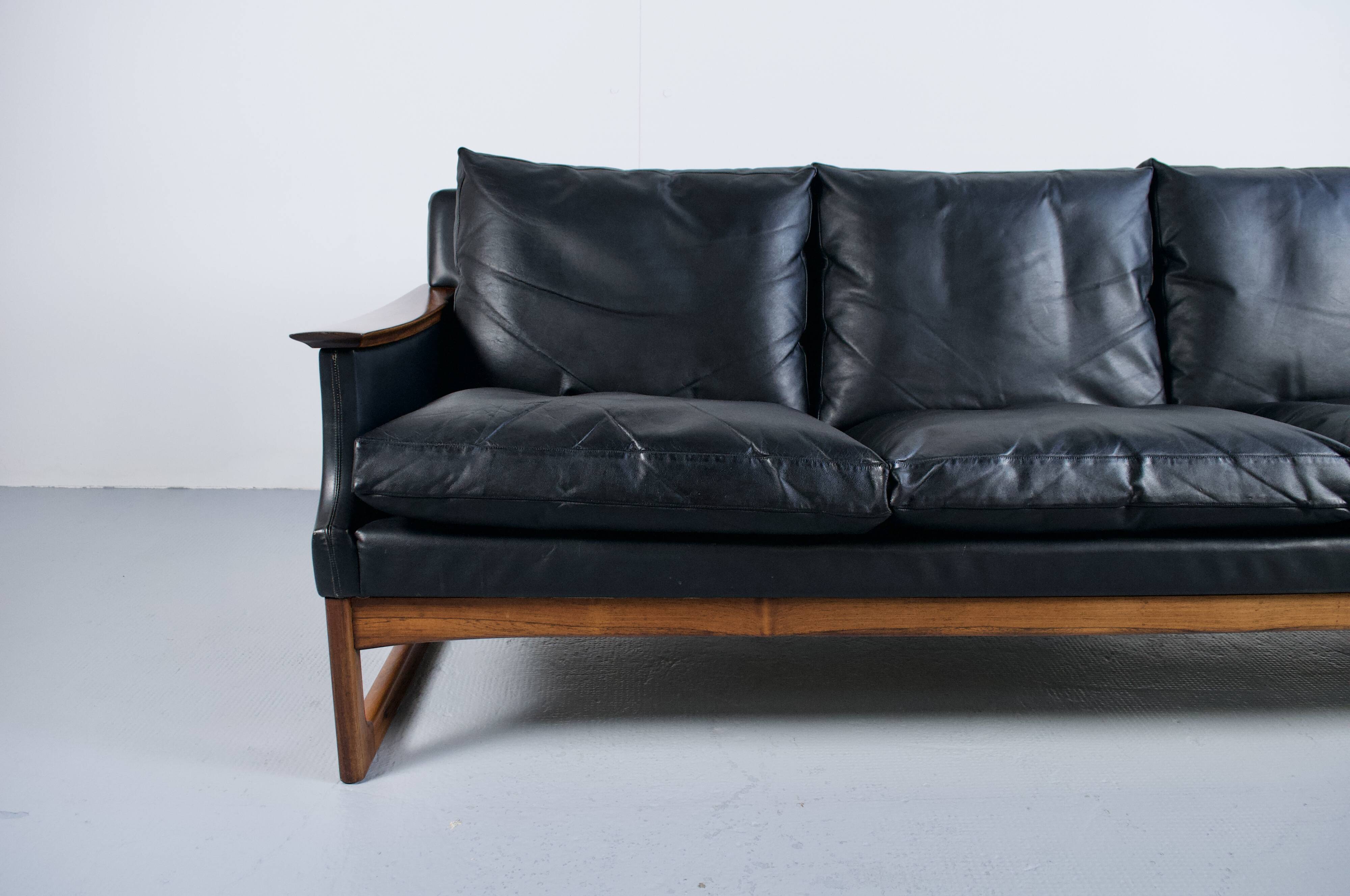 Scandinavian 3-seater sofa in leather and rosewood from the 60s