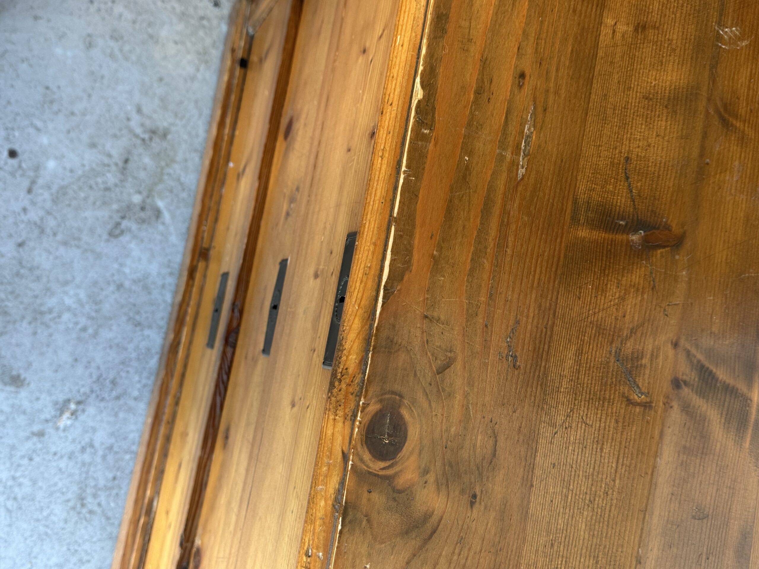Wooden chest of drawers