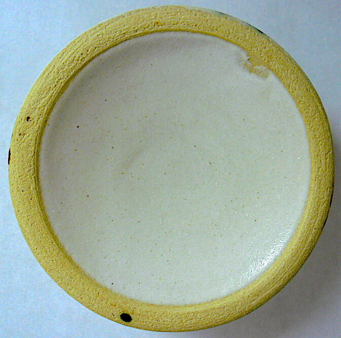 Quimper's "vintage" earthenware teapot, Keraluc workshop