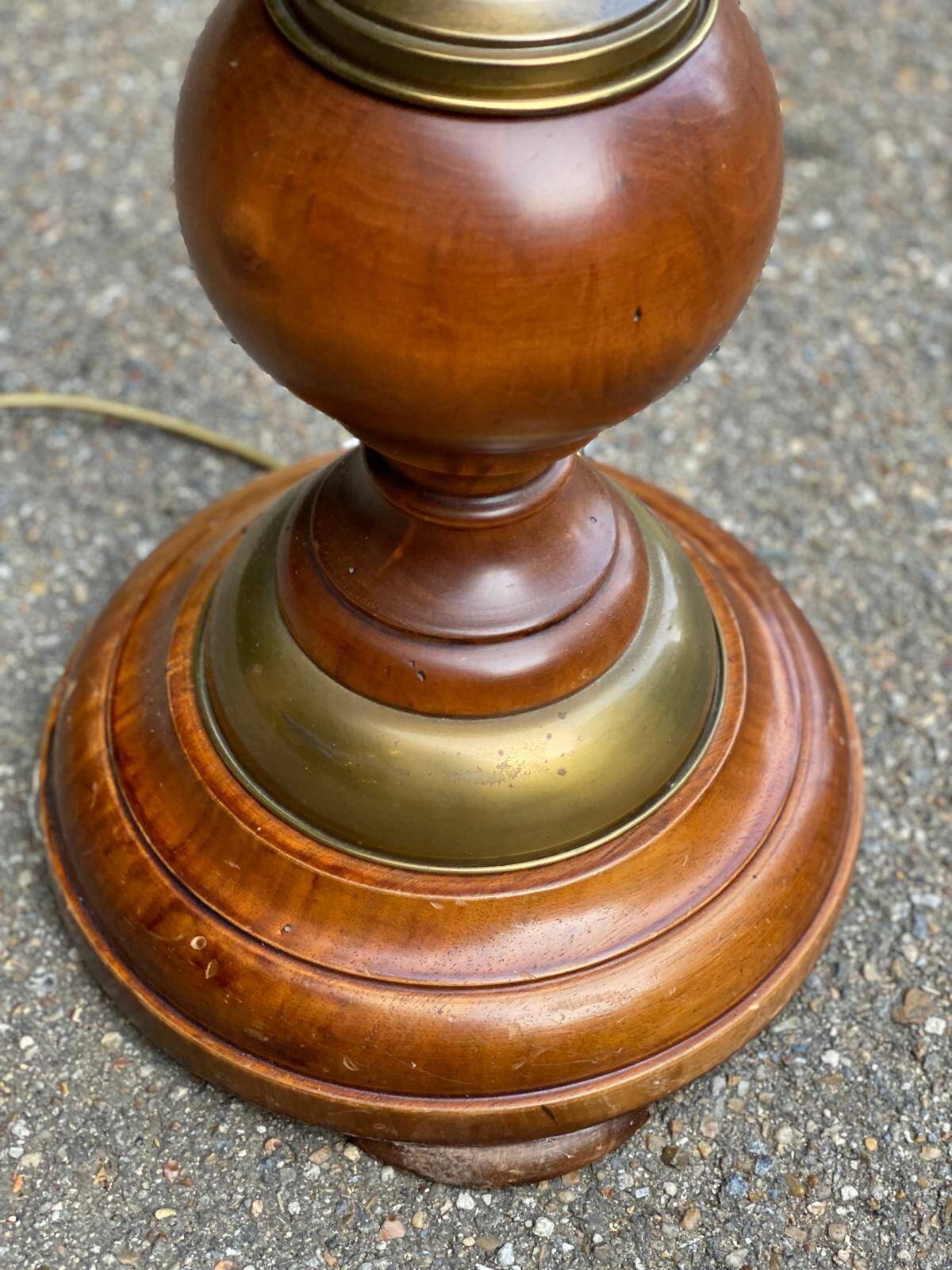 Art Deco floor lamp in solid wood and gilded brass
