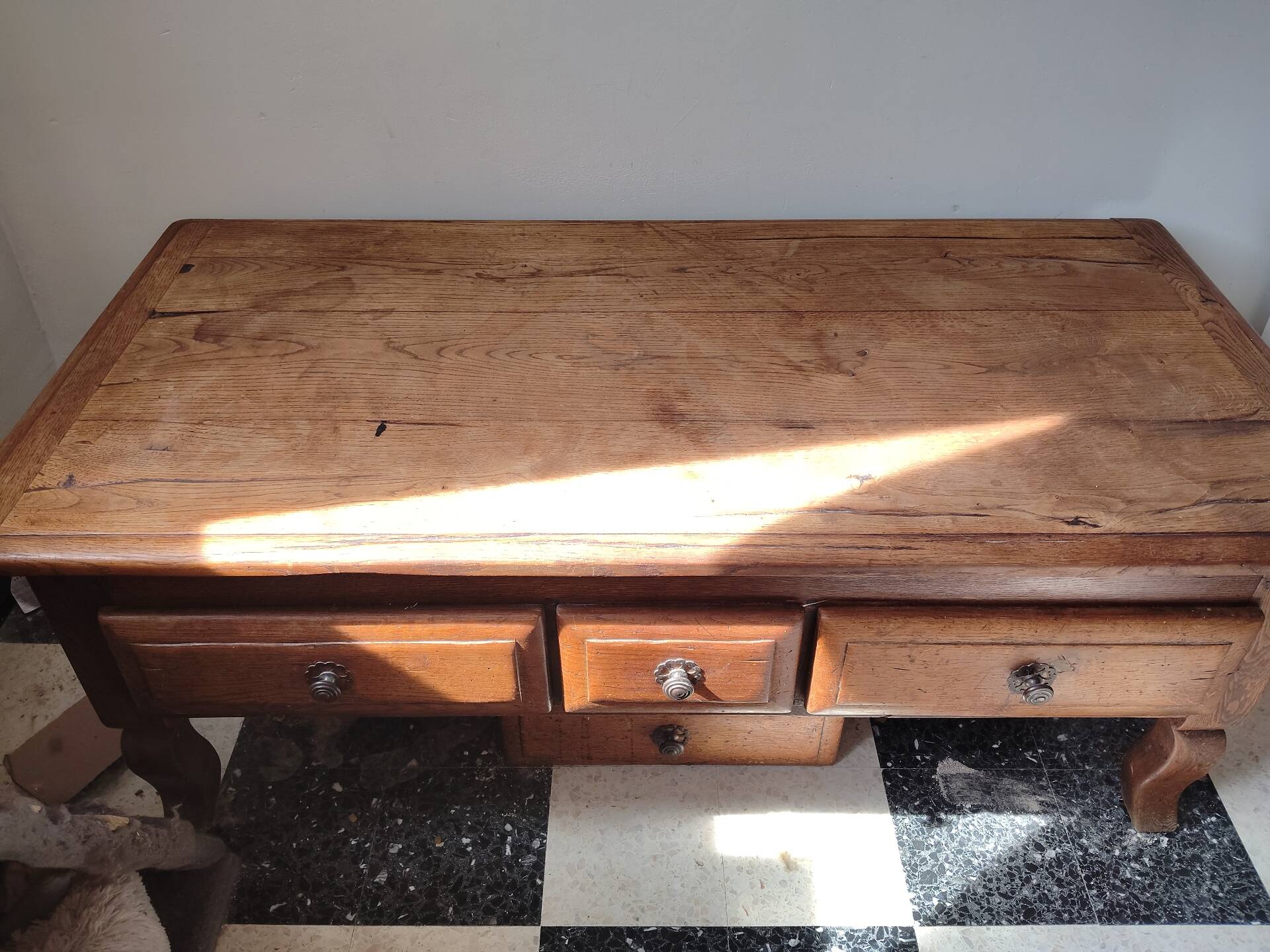 Rustic oak coffee table – Apothecary spirit – 19th century