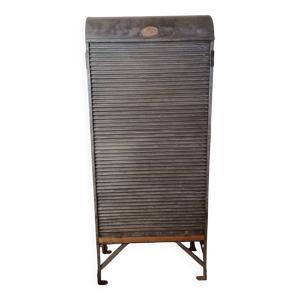 Meuble acier riveté