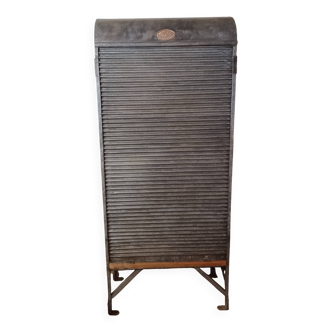 Meuble acier riveté