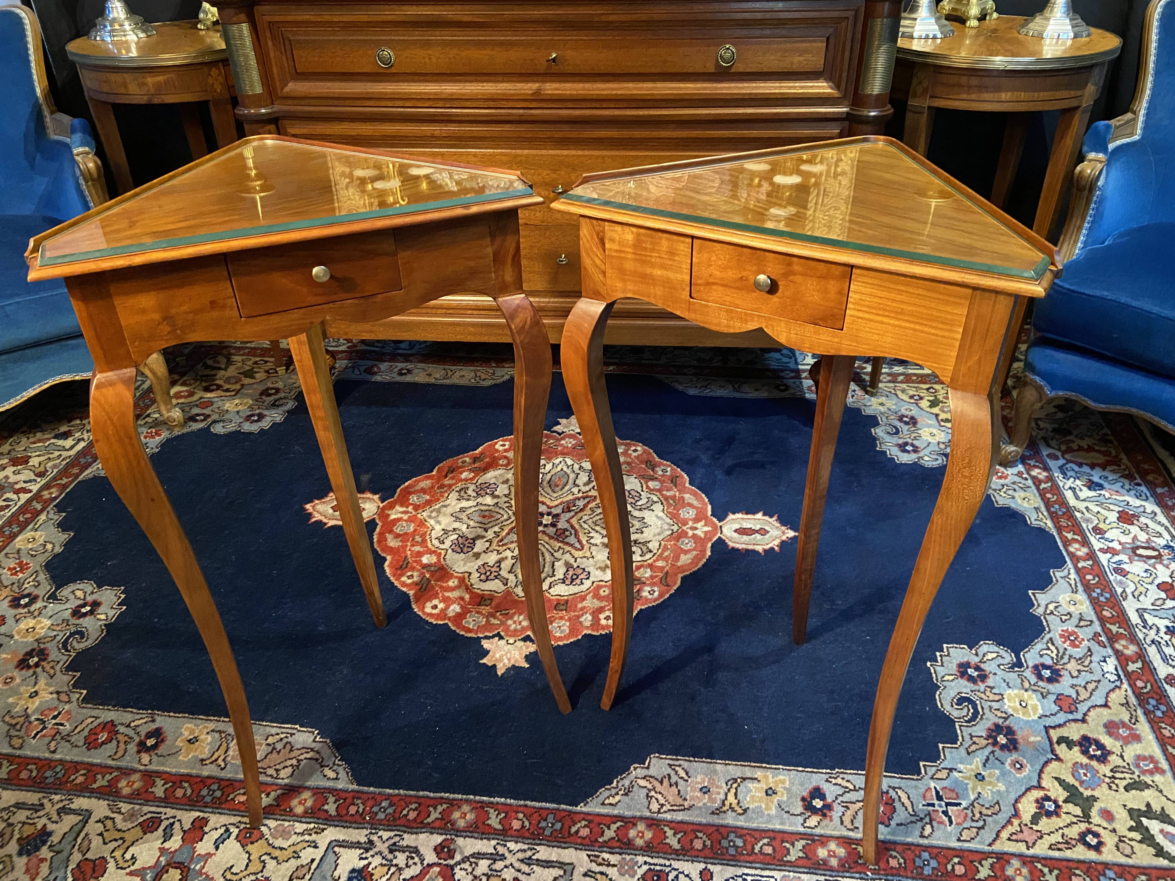 Pair of corner side tables in solid blond walnut Loui.