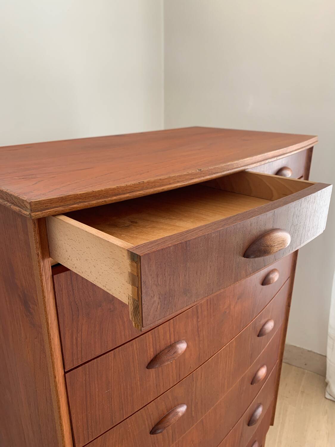 Danish 8-drawer chest of drawers in teak
