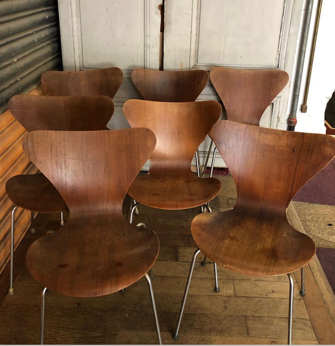 Suite of 7 chairs series 7 or 3107 by Arne Jacobsen ed. Fritz Hansen