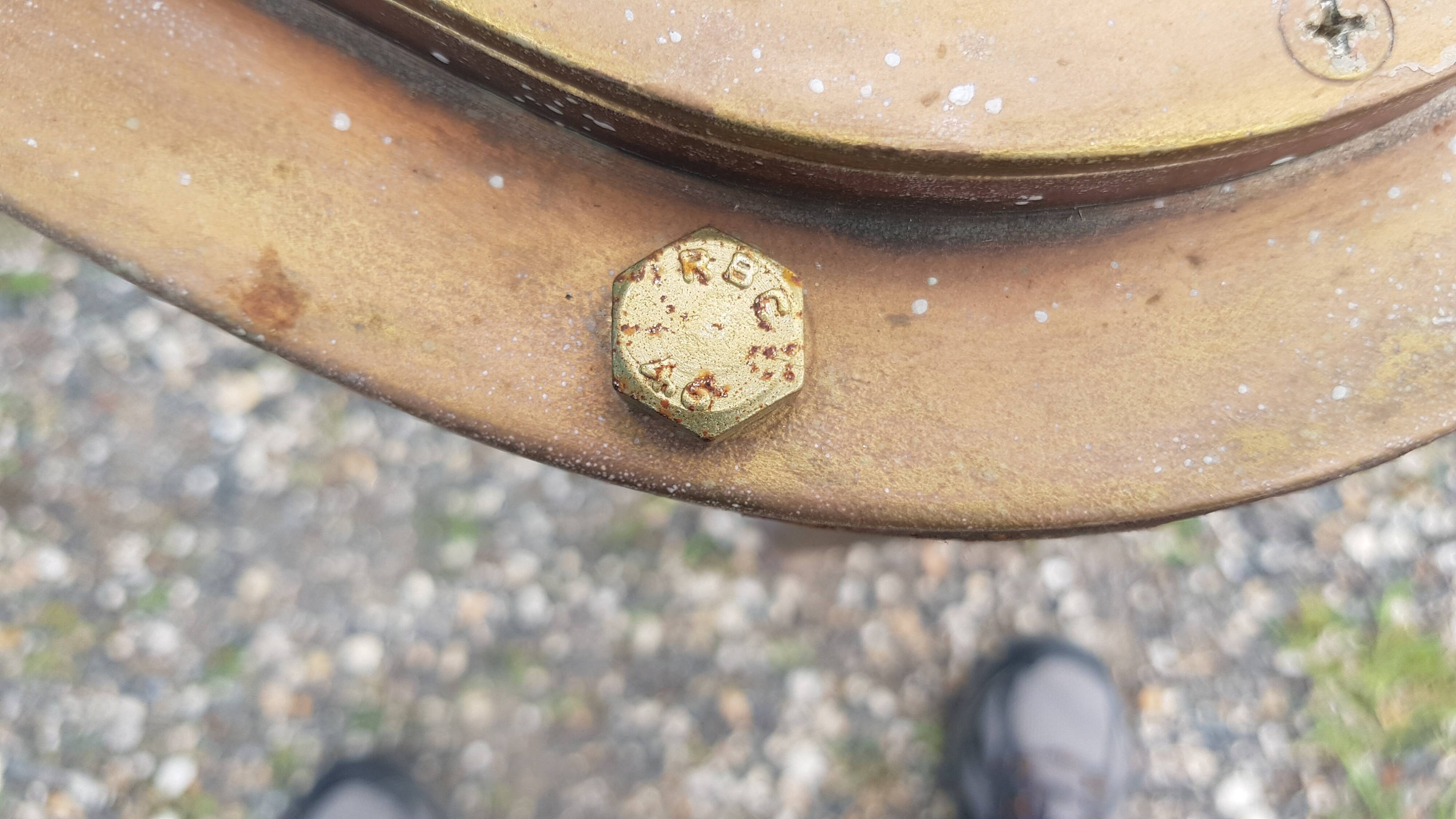 Table with an old ship porthole in brass and a metal base / 100 x 85 x 76 cm