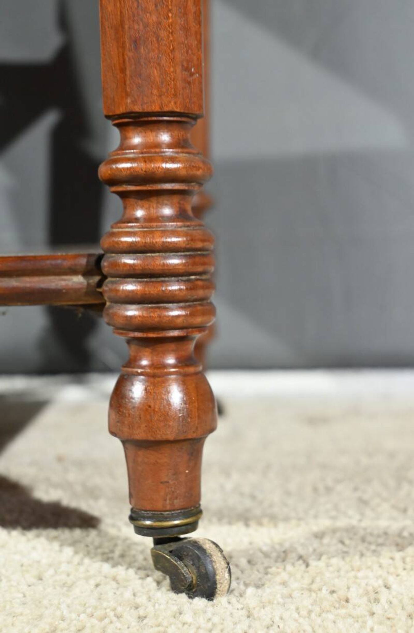 Petite table à volets en acajou, maison lemarchand, a. lemoine – milieu xixe