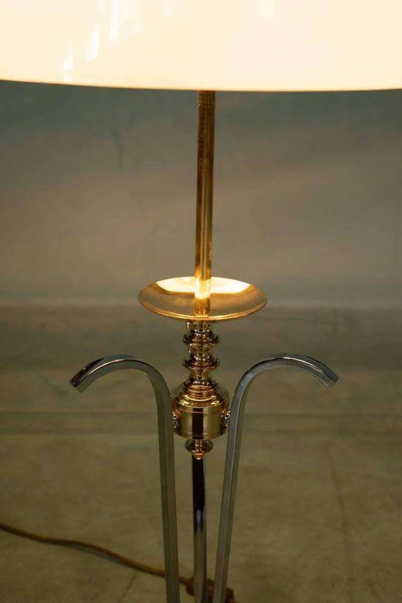 Vintage brass table lamp in Hollywood Regency style from the 50s/60s.