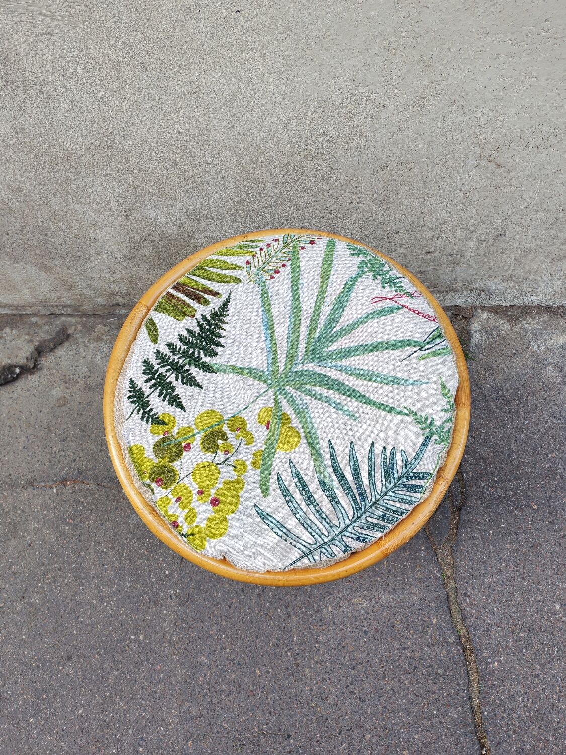 Vintage bamboo pouf