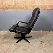 Fauteuil pivotant en cuir Danish Design Berg C90