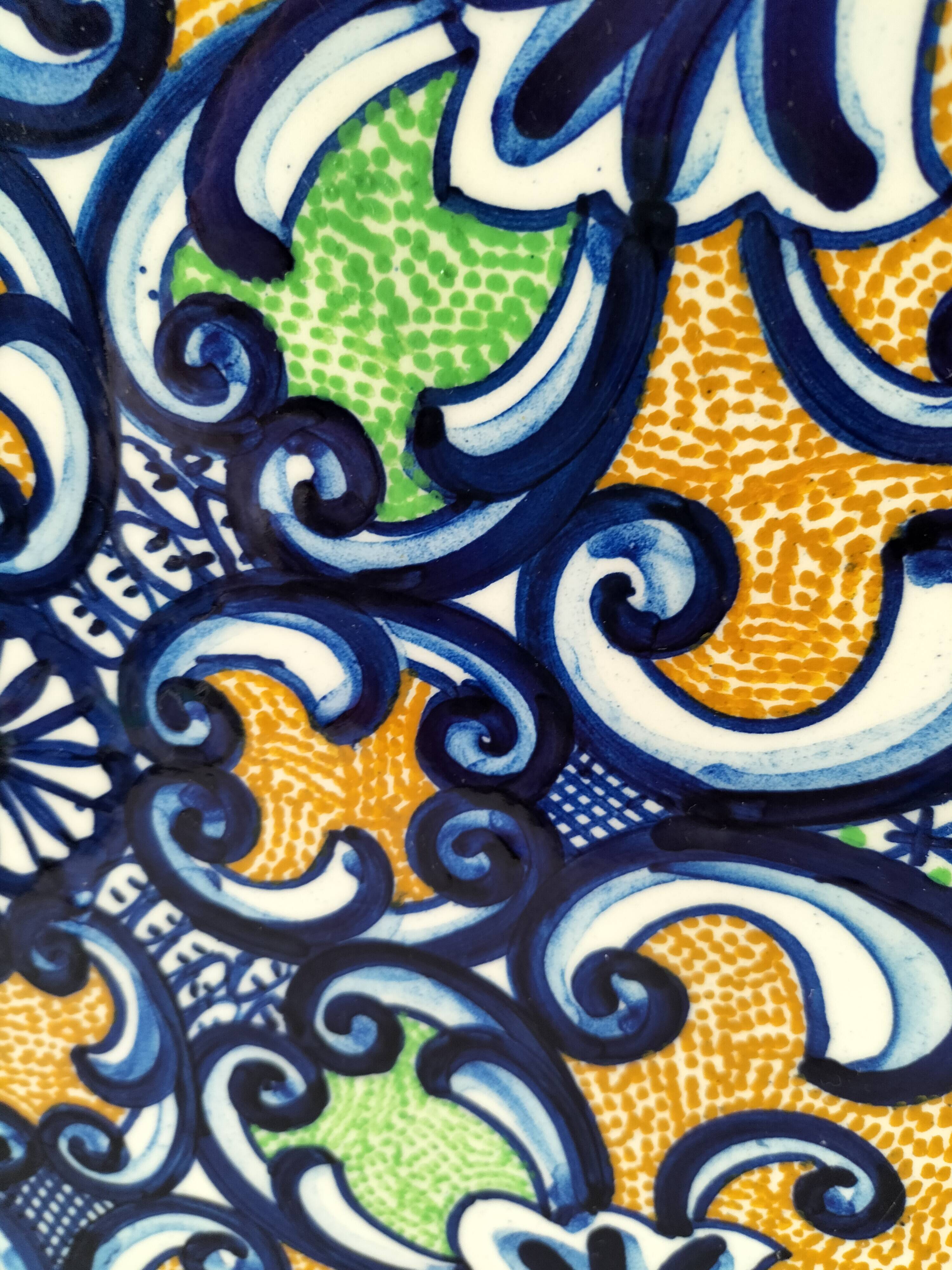 Large Talavera-decorated dish – Spain