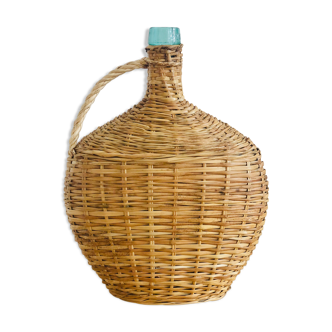 Viresa bottle in glass and wicker