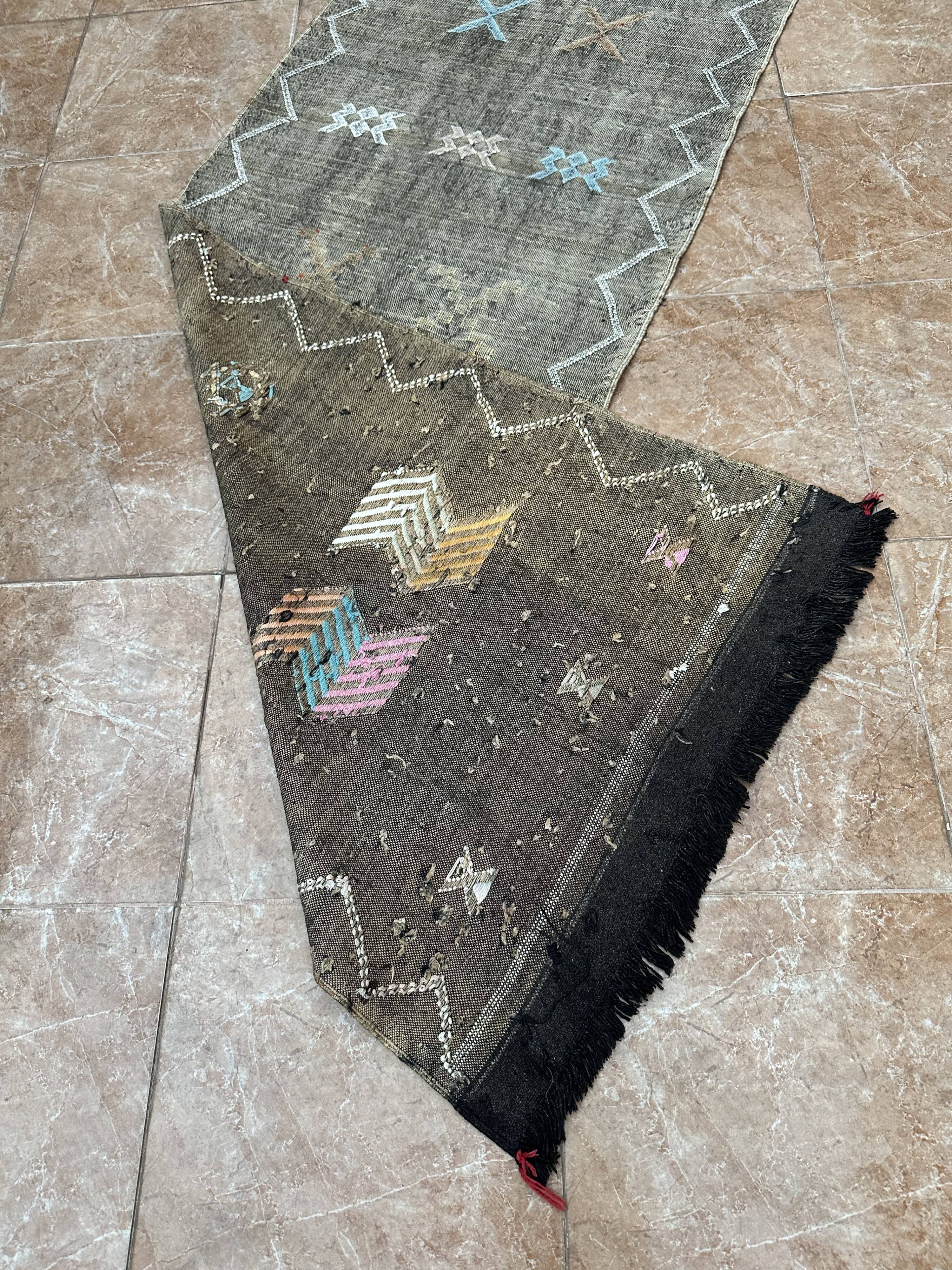Moroccan silk hallway rug with cactus pattern: handwoven