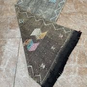 Moroccan silk hallway rug with cactus pattern: handwoven