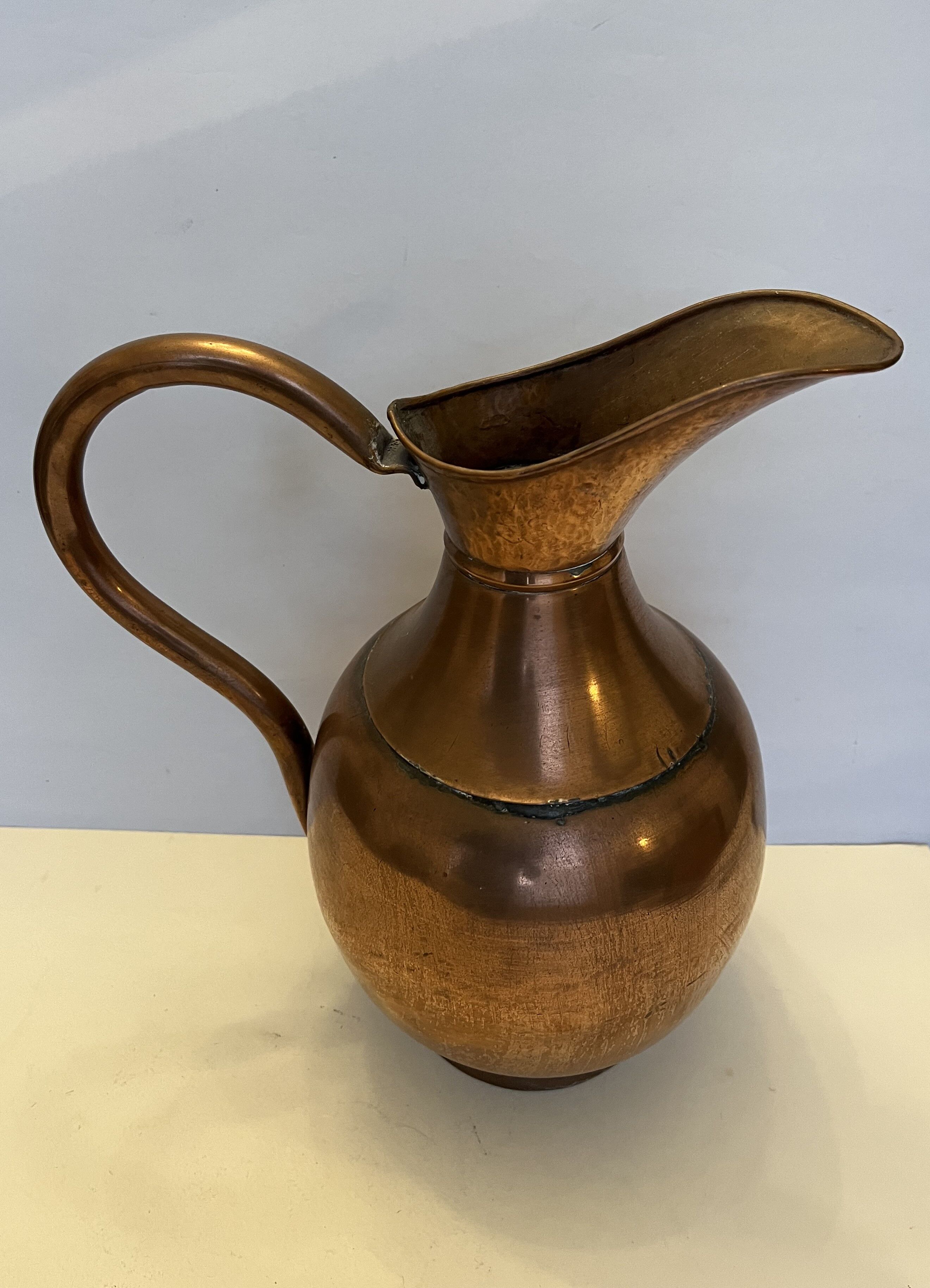 Cruche en cuivre