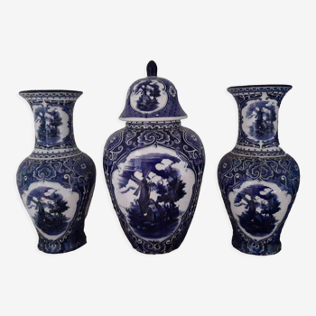 Potiche et ses deux vases bleu delfts