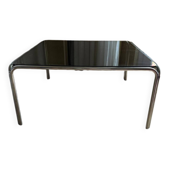 Table basse vintage en metal chromé et verre fumé