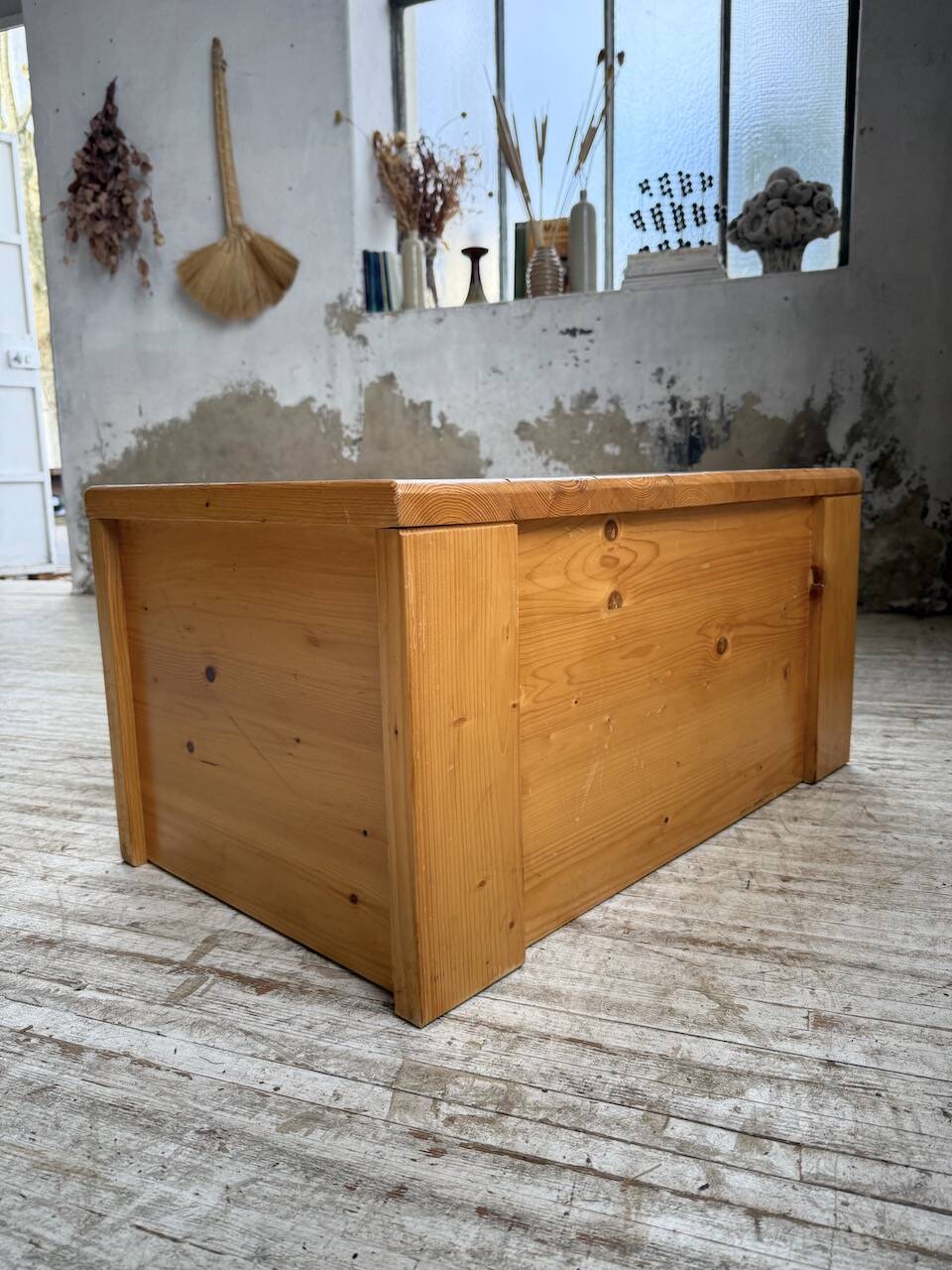 Chest or coffee table Perriand Les Arcs 1800