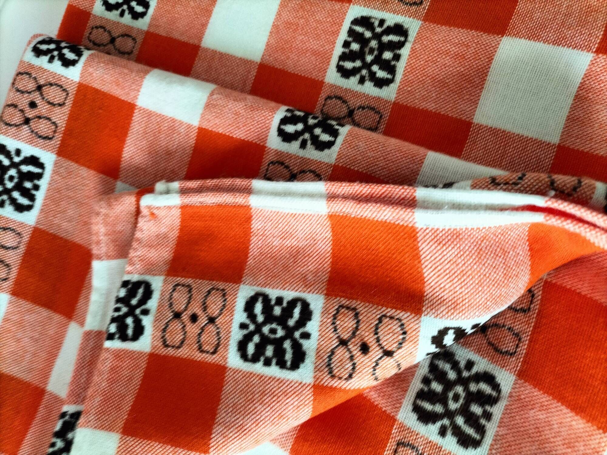 Tablecloth and 14 napkins – orange – 60s-70s – bistro pop style