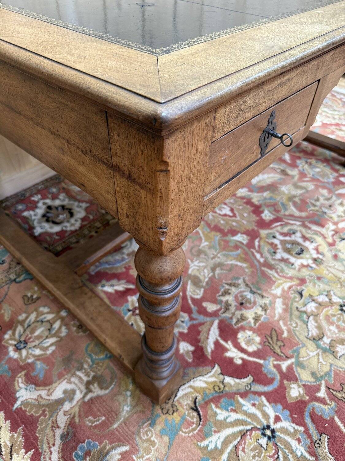 Flat desk in Louis XIII style made of walnut and leather.