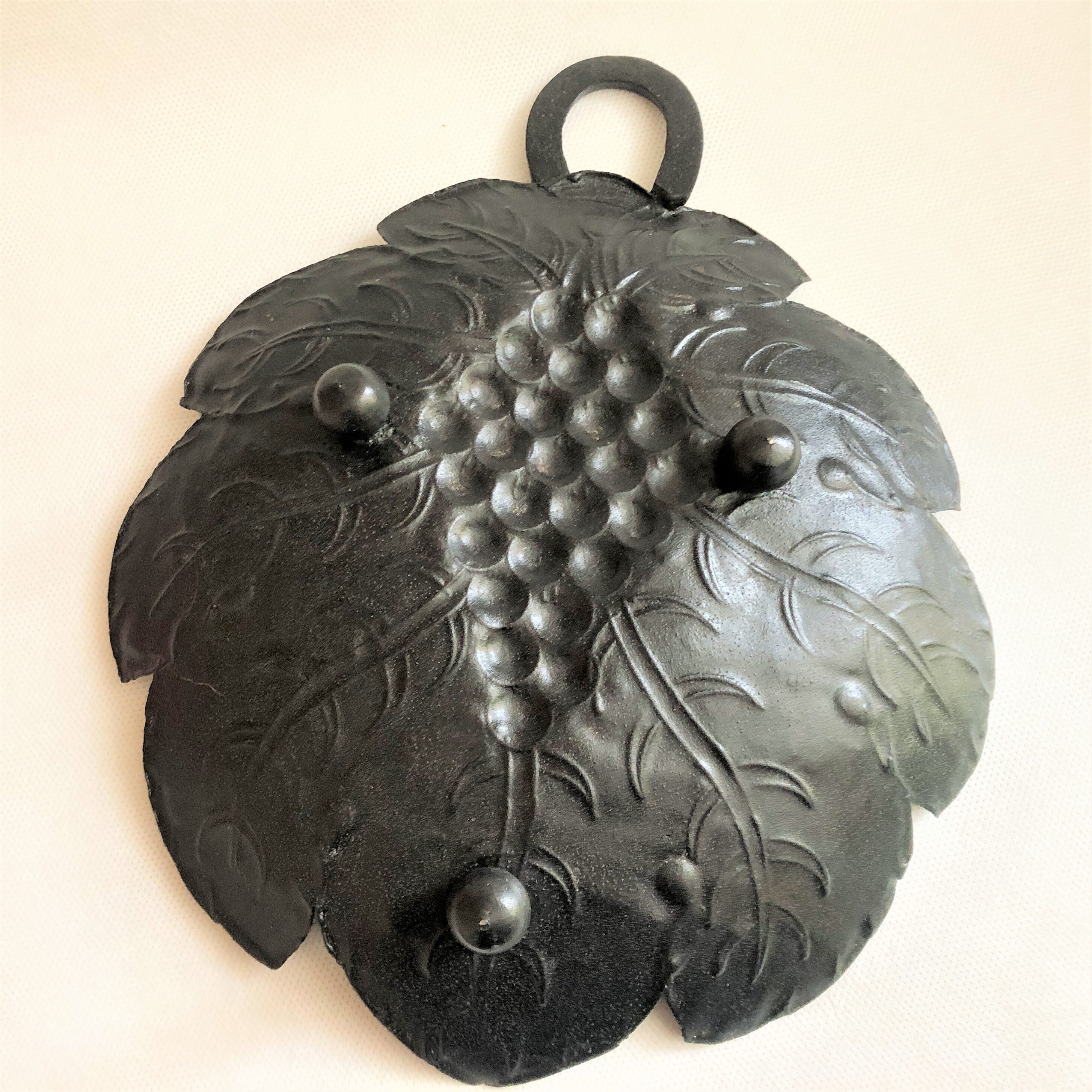 Vide-poche ou plat métal feuille de vigne et grappe de raisin