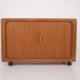 Danish mobile Hi-Fi TV buffet.