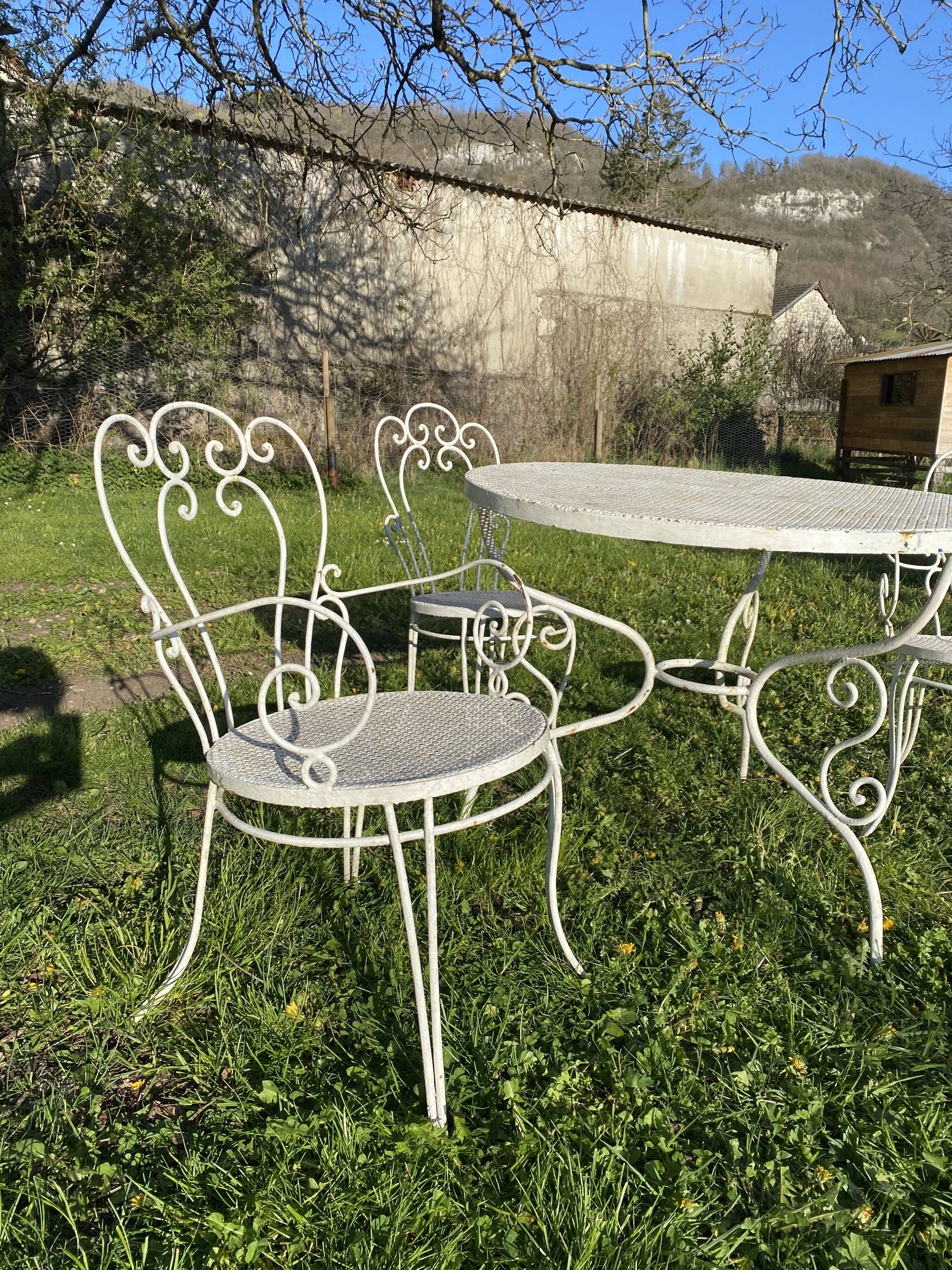 Vintage wrought iron garden furniture – Table + 3 chairs