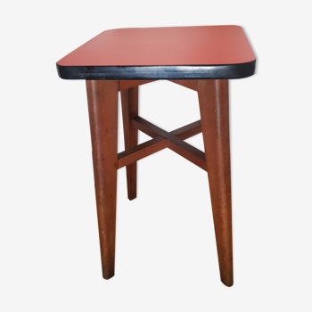 Tabouret bois et formica rouge