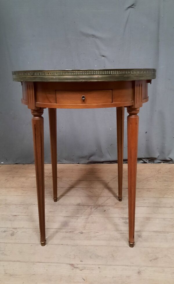 Table ronde dessus marbre